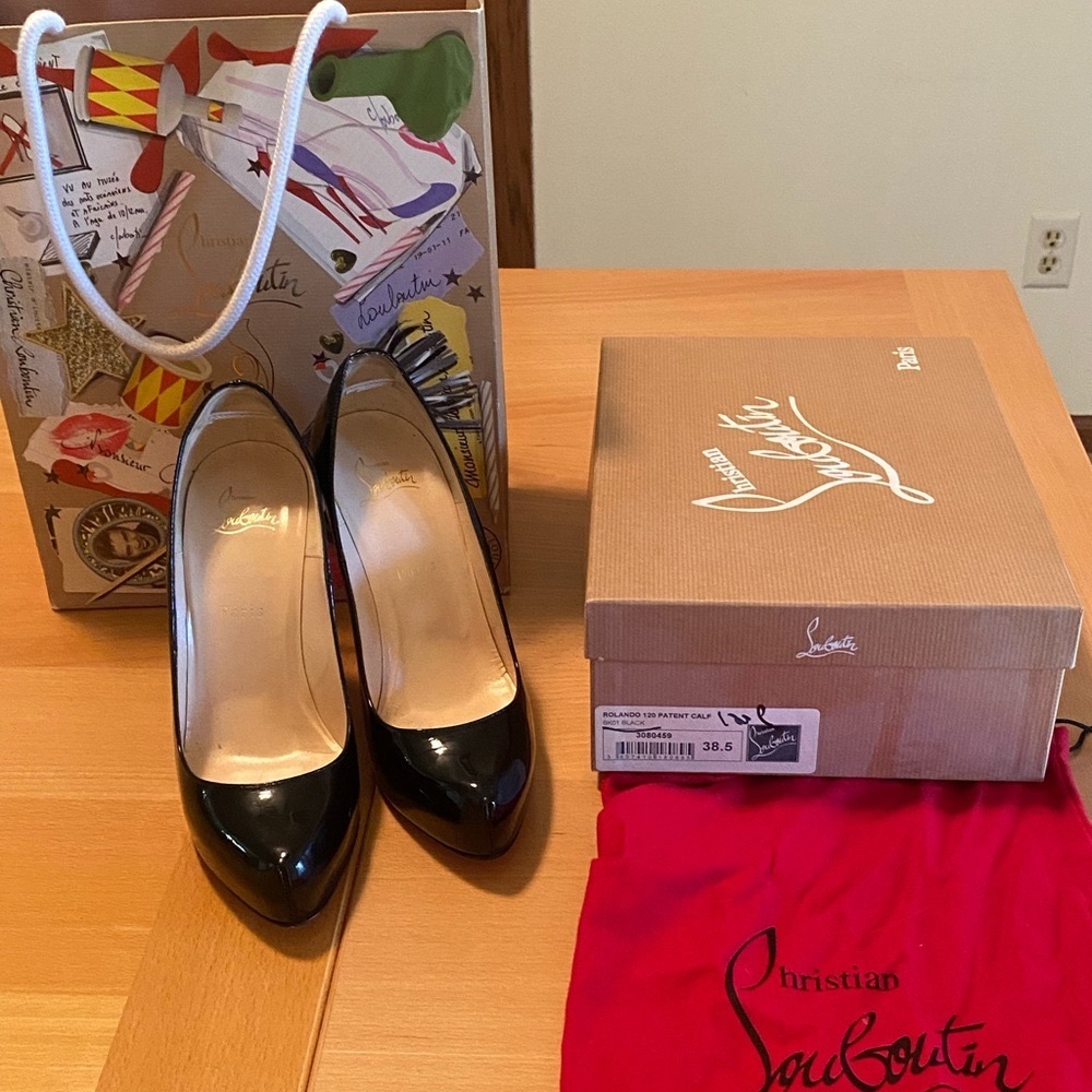 Christian Louboutin  Women’s Rolando black pump size 38.5